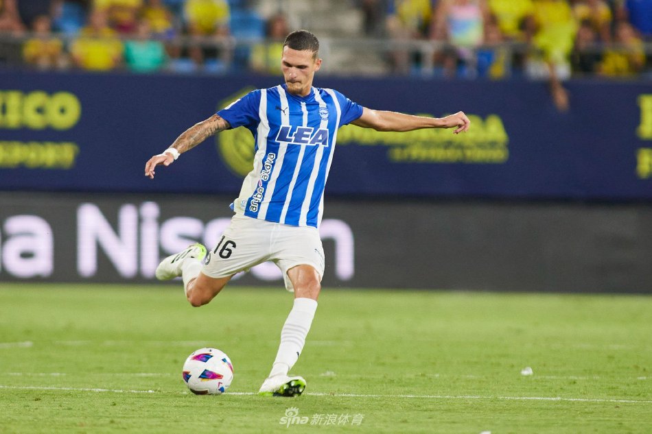 首回合领先 首回合领先