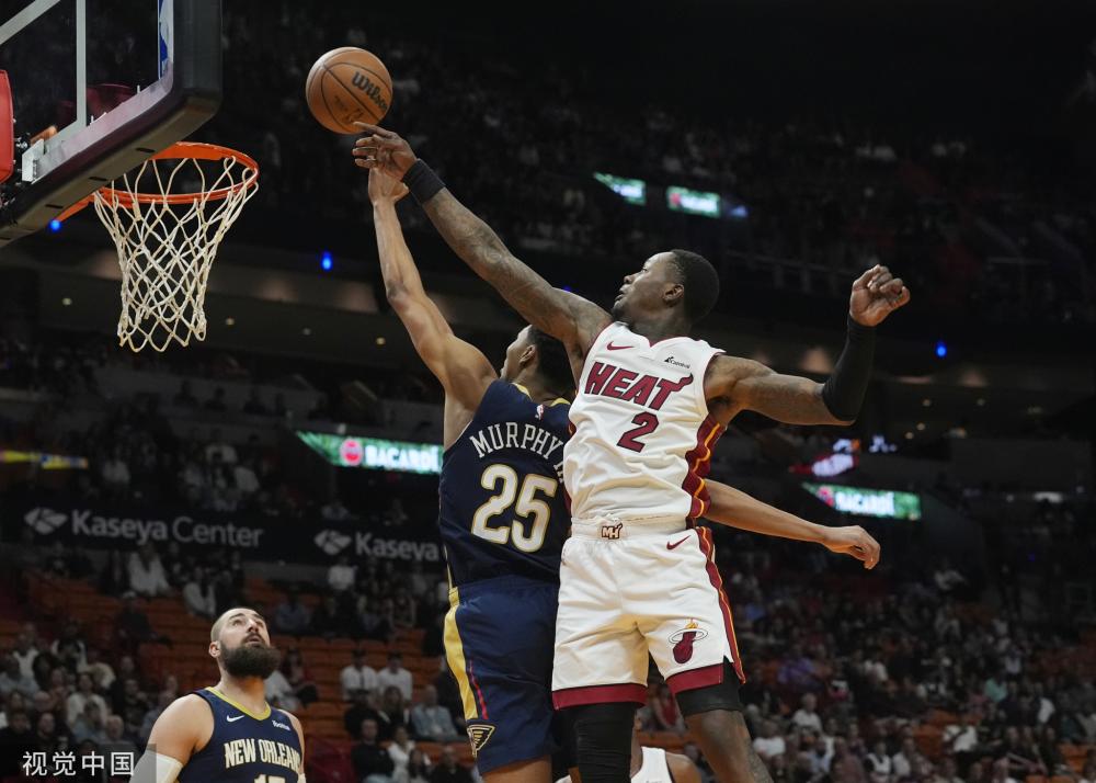 挥舞着围巾 挥舞着围巾