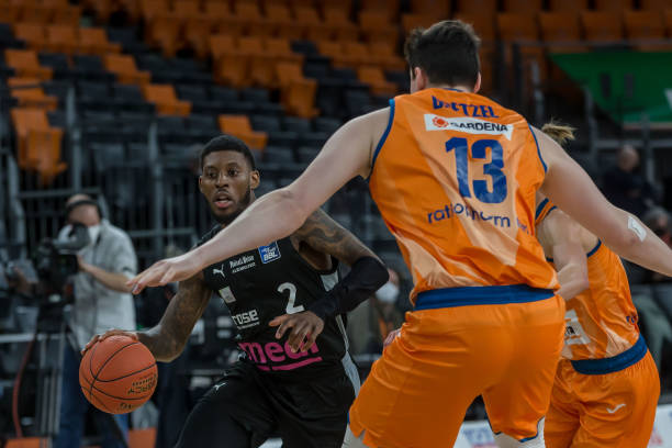 顶级豪门往 顶级豪门往