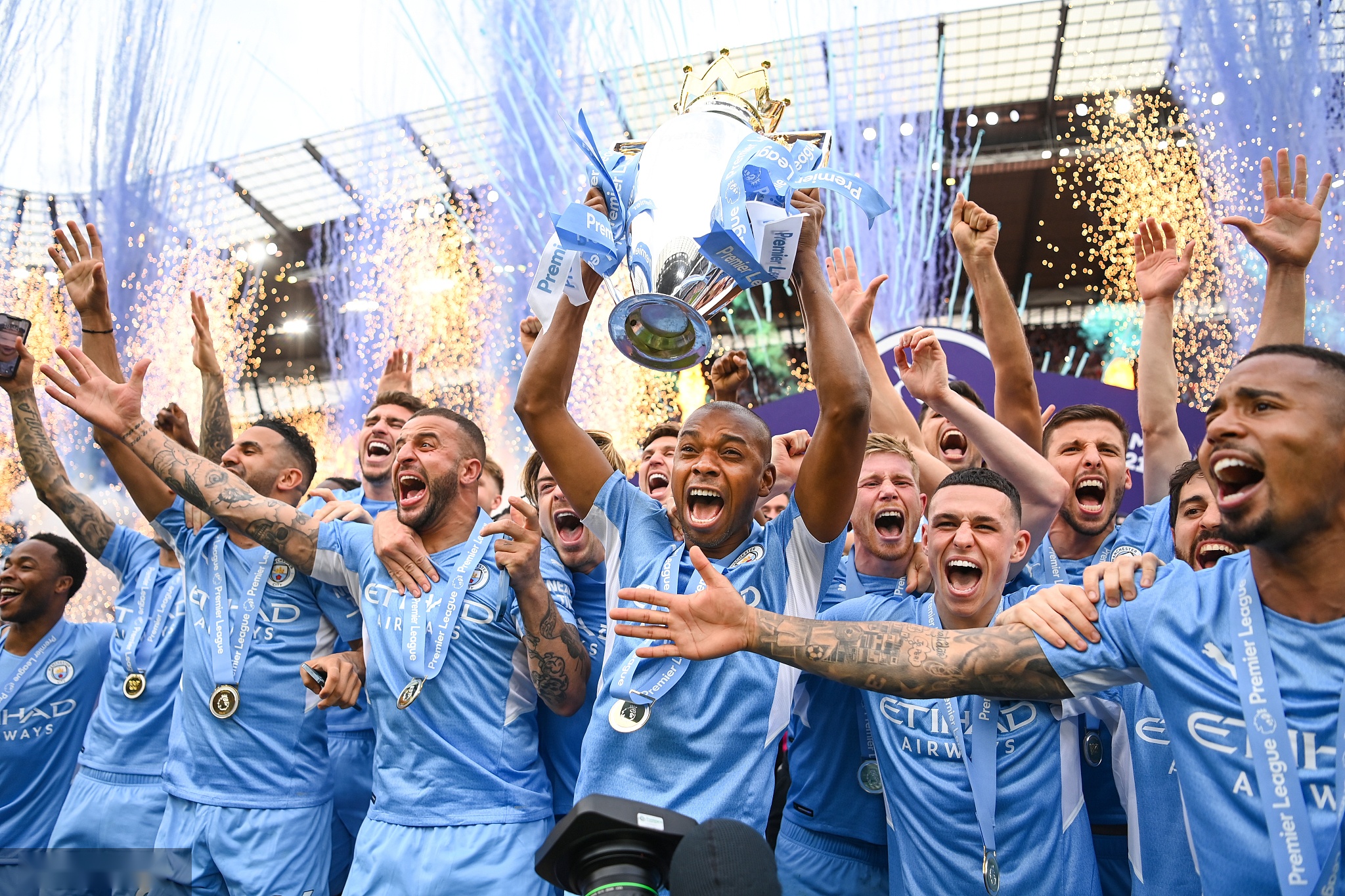 并在短期内 并在短期内